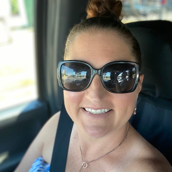 Meet your Posher, Marissa z - Picture 3 of 4